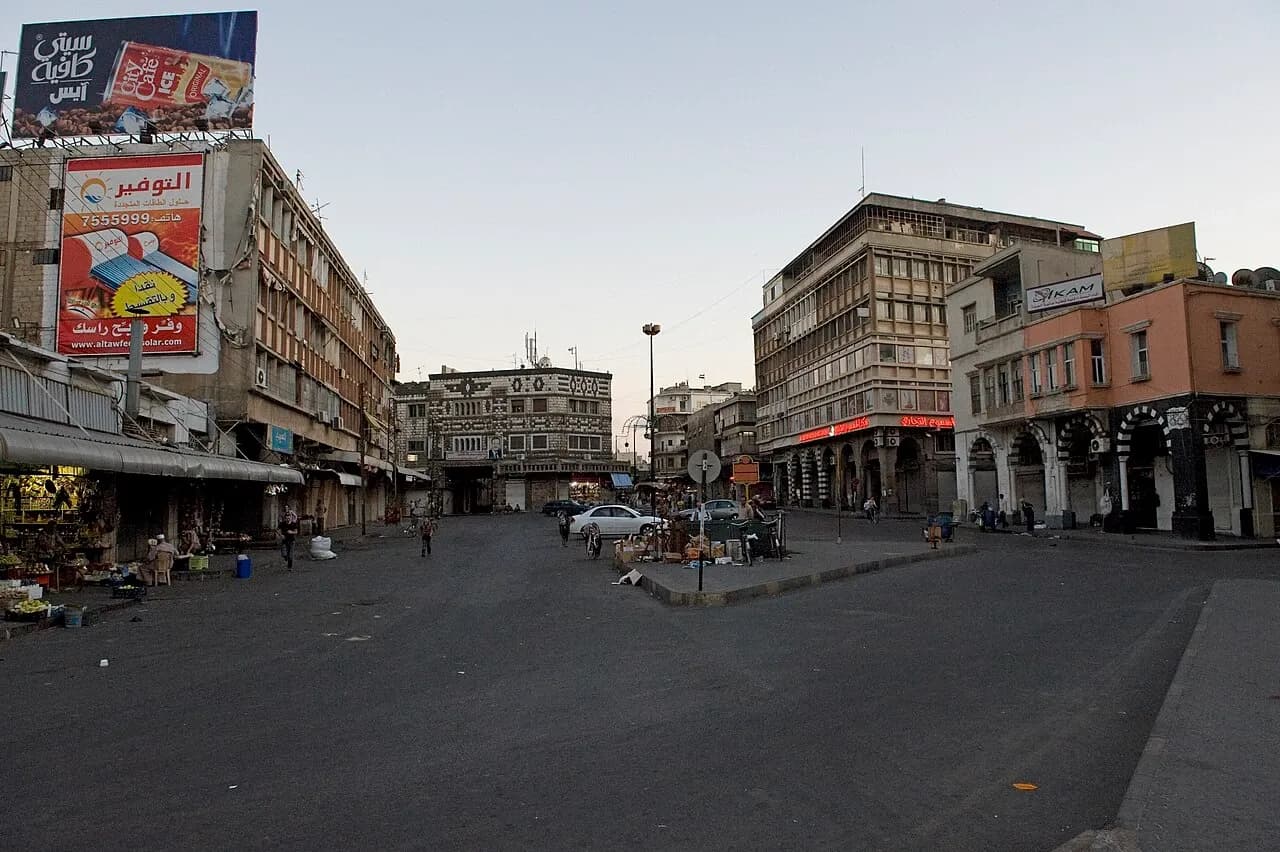 Street and buildings in Homs, September 2008 archive