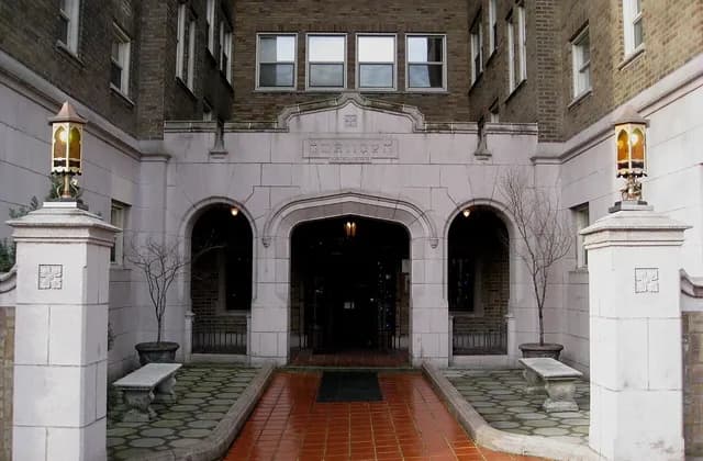 Entrance path and doors at Malloy Apartments in Seattle, January 2010