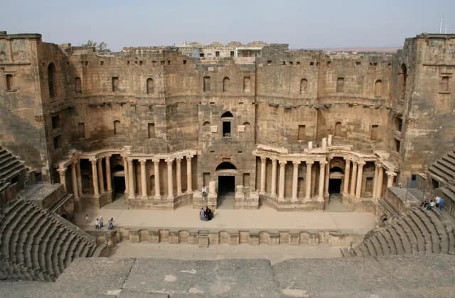 Interior seating and stage of the Roman theatre in Bosra, photographed by Wurzelgnohm in October 2007.