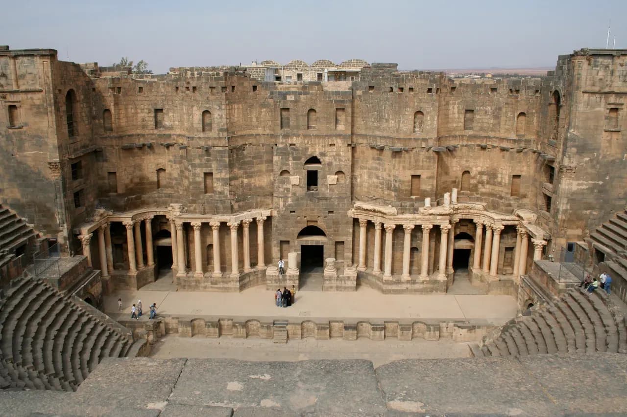 Interior seating and stage of the Roman theatre in Bosra, photographed by Wurzelgnohm in October 2007.