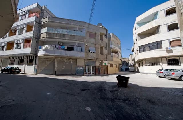 Multi-storey homes and a street corner in Homs, September 2008