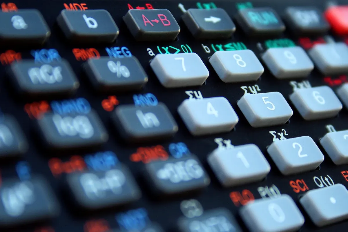 Close view of numeric and percentage keys on a scientific calculator, photographed in June 2009